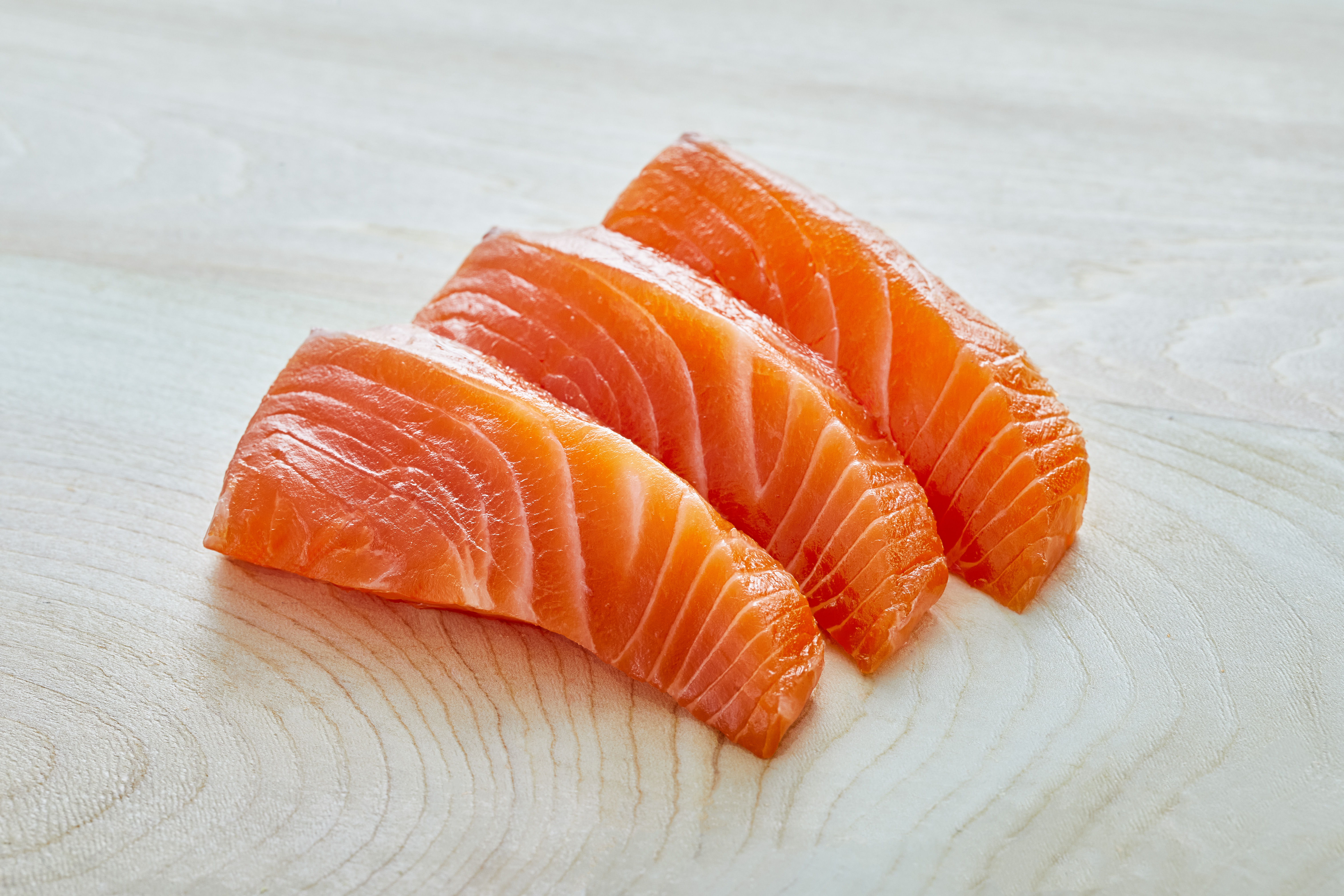 陸上養殖生サーモン「おかそだち」をセントラルスクエア恵比寿